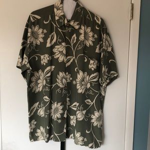 Classy Hawaiian short sleeve shirt
